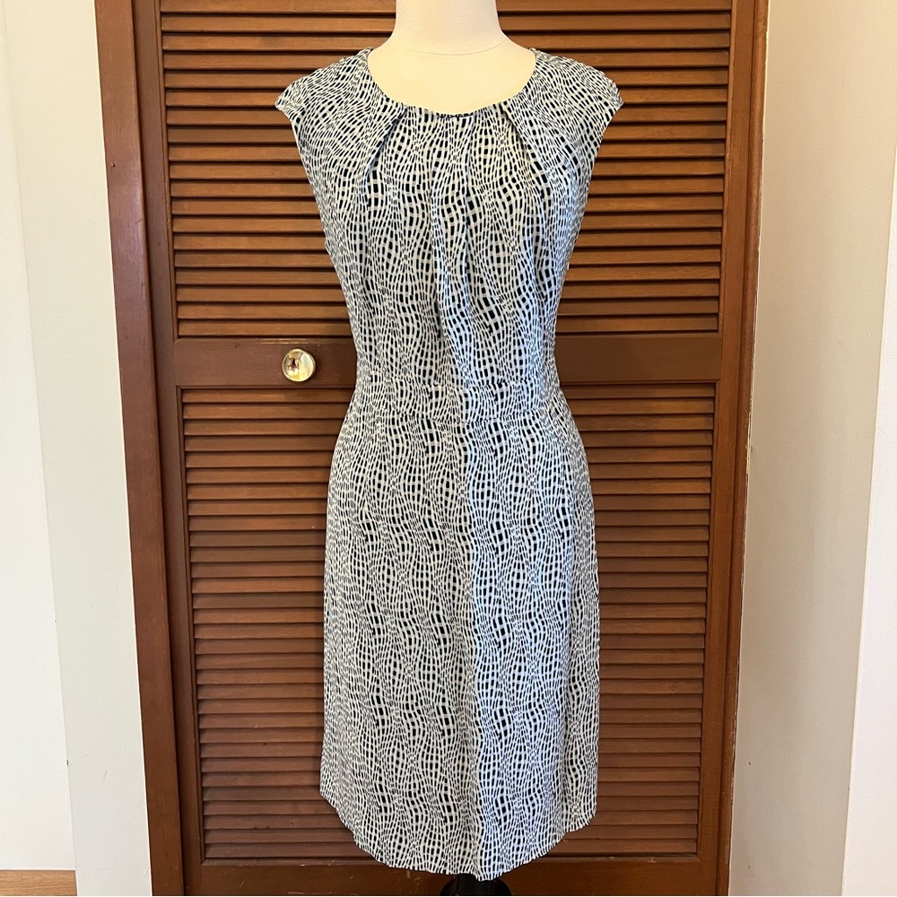 Tor Burch navy blue and White Patterned silk dress Dress 14 sleeveless